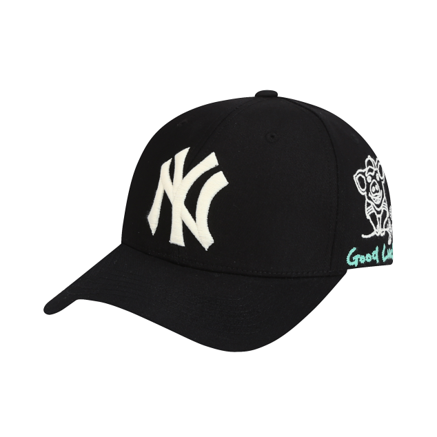 NÓN MLB NEW YORK YANKEES GOOD LUCK CHARACTER ADJUSTABLE CAP - BLACK