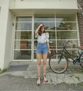 THỜI TRANG HÀN QUỐC - Frayed Uneven Hem Shorts