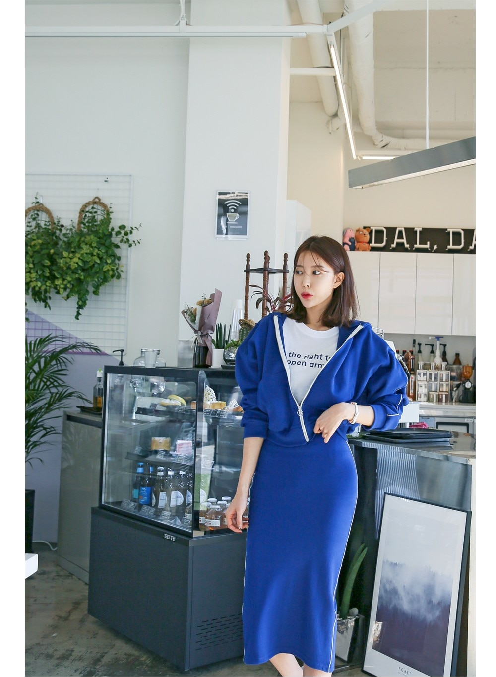 THỜI TRANG HÀN QUỐC - Contrast Side Hoodie and Back Slit Skirt Set