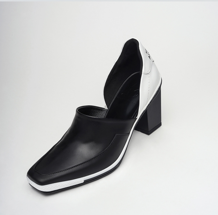 MAL_PUMPS_BW_2