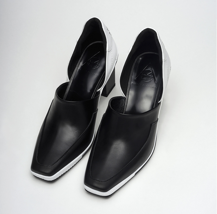 MAL_PUMPS_BW_3