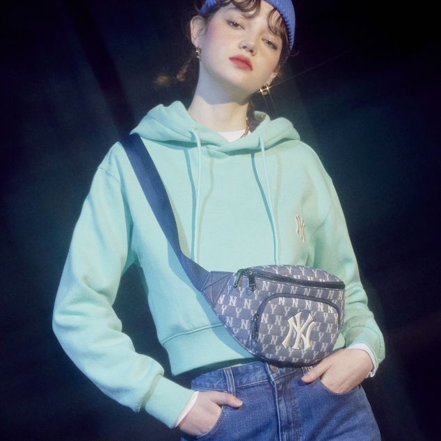 TÚI MLB JACQUARD MONOGRAM HIP SACK NEW YORK YANKEES - NAVY