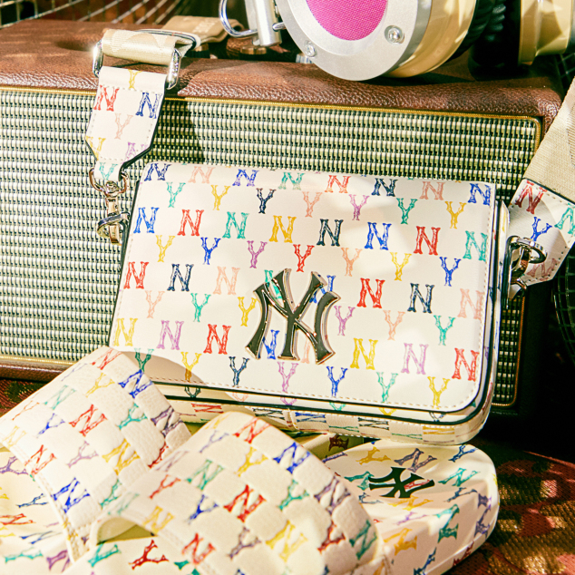 TÚI MLB MONOGRAM RAINBOW HOODY BAG NEW YORK YANKEES - IVORY
