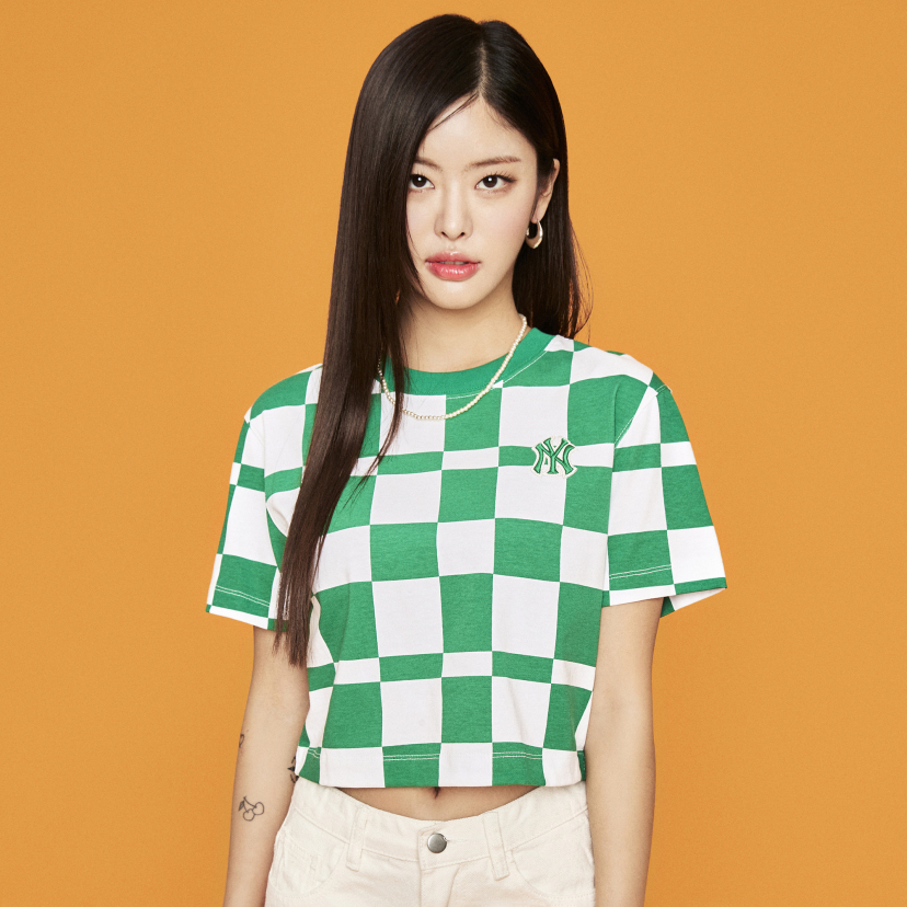 ÁO MLB WOMEN CHECKERBOARD ALLOVER CROP T-SHIRTS NEW YORK YANKEES