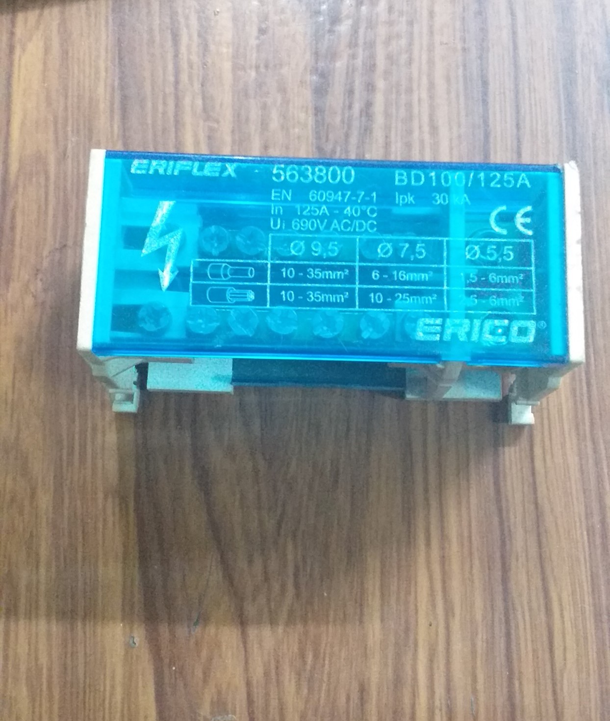 CẦU CHIA DÂY 563800 BD 125A ERICO