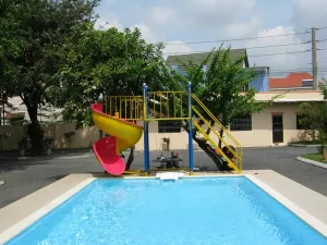 Cầu trượt bể bơi 10