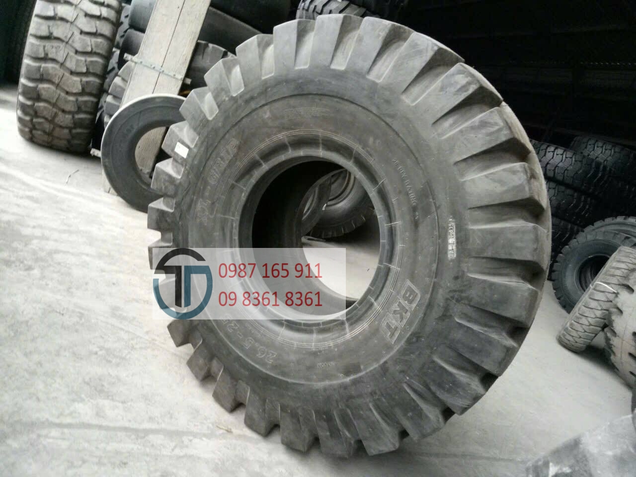 Lốp BKT 26.5-25 28PR