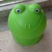 Thùng rác hình ếch