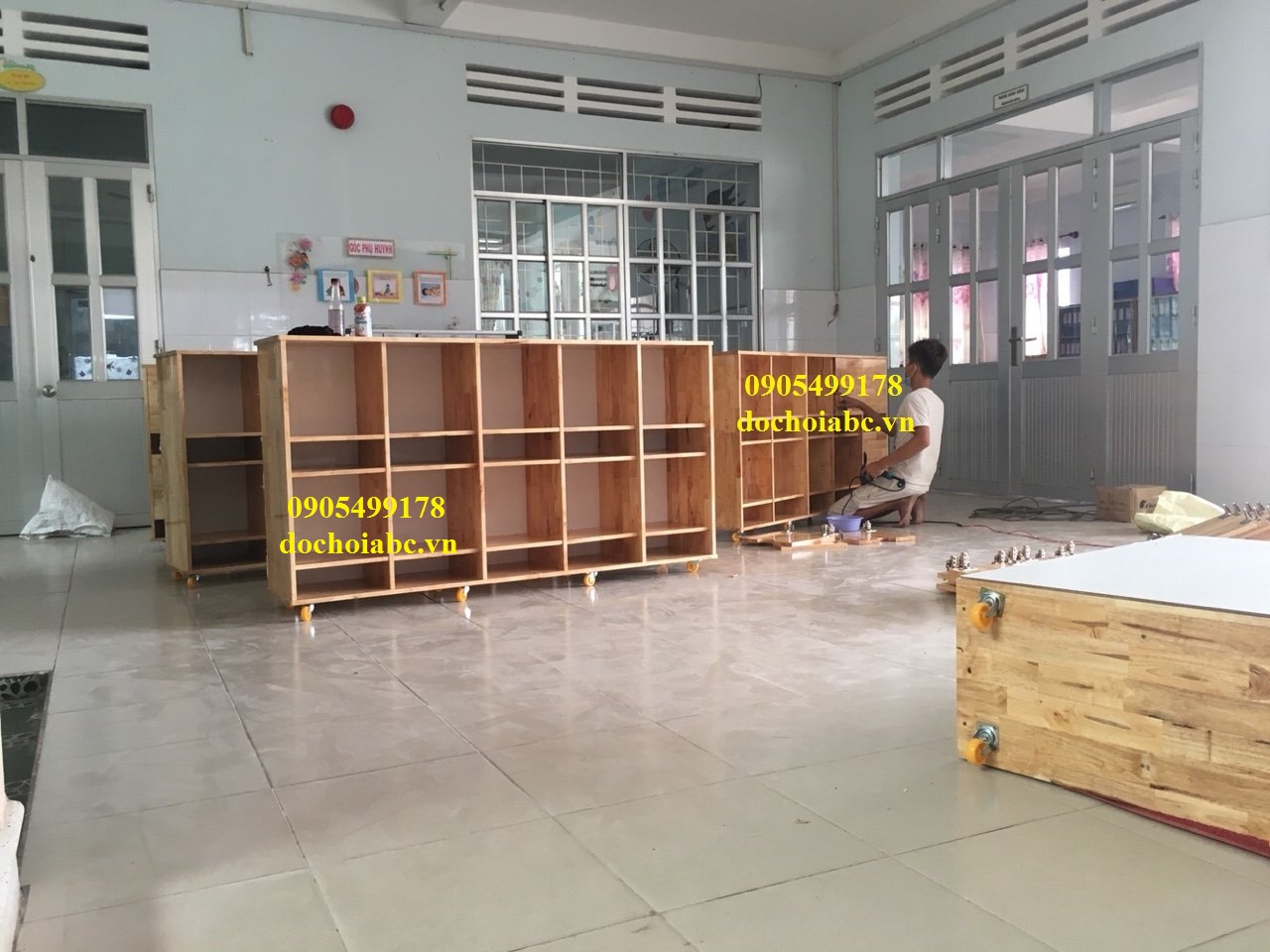 TỦ KỆ GỖ ĐỂ CẶP DÉP MẦM NON BỀN ĐẸP