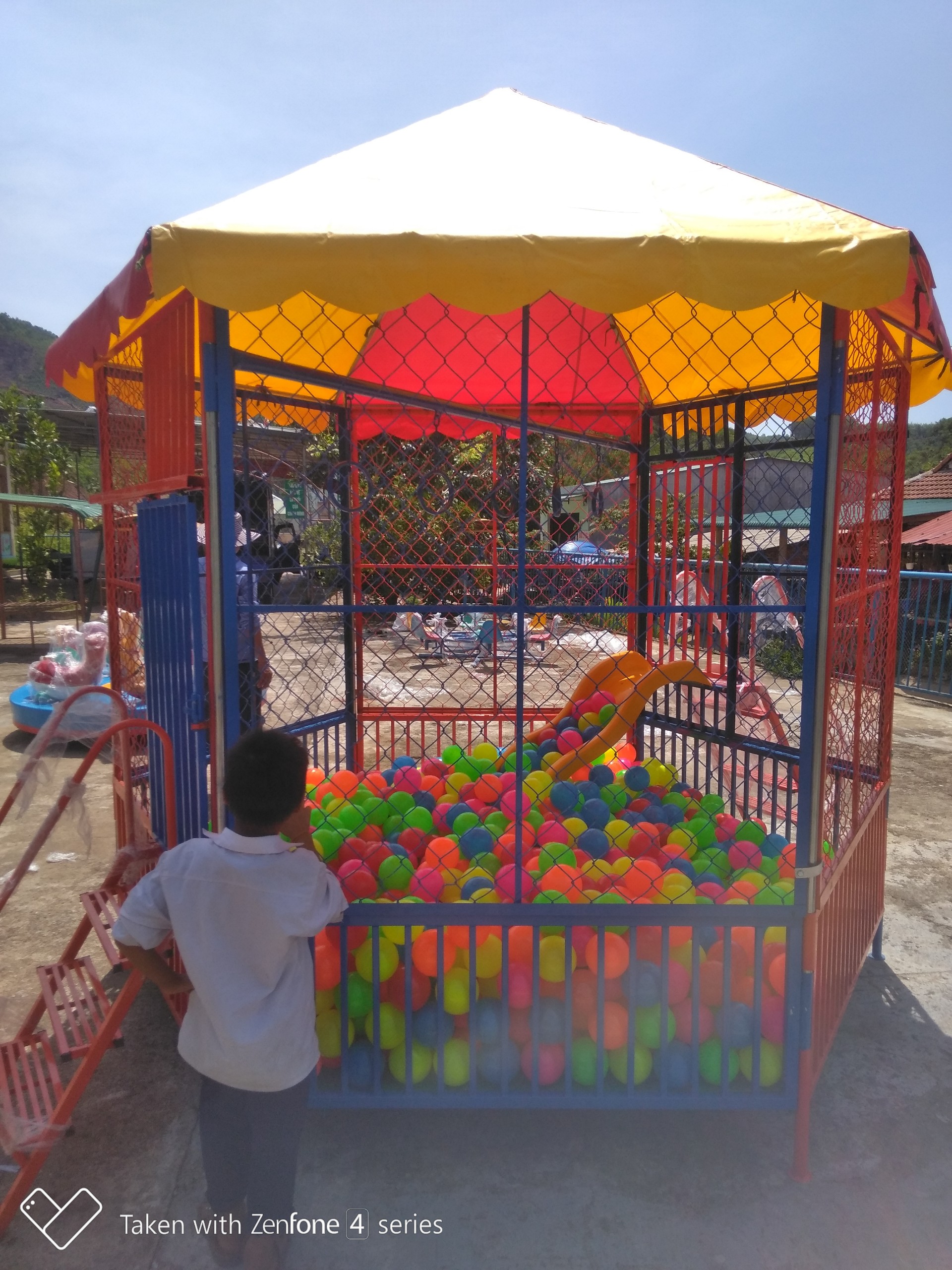 Nhà Bóng Cầu Trượt Mầm Non Nhập Khẩu Chính Hãng Giá Rẻ