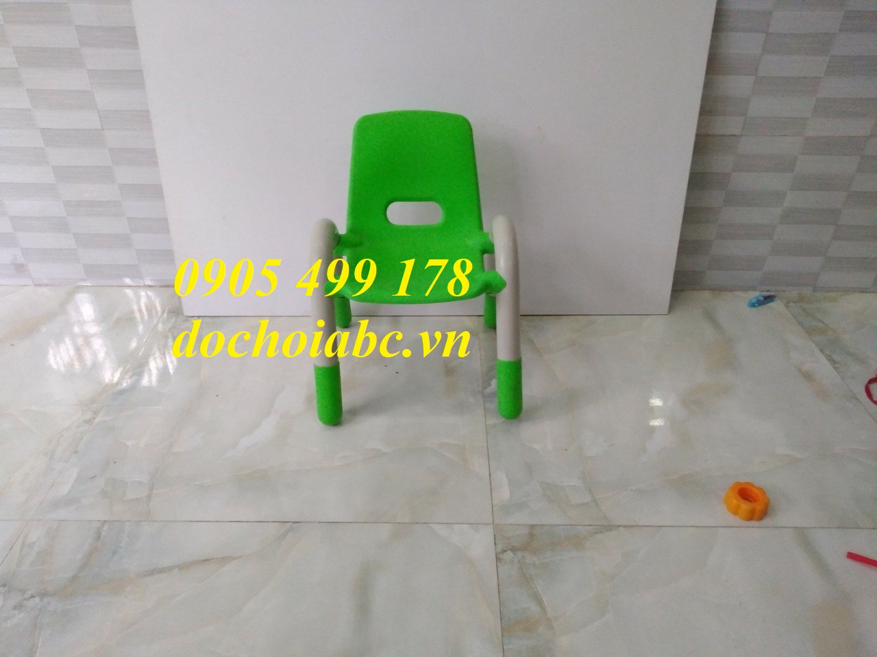 GHẾ NHỰA  CÓ TAY VỊN MẦM NON NHẬP KHẨU CAO CẤP TẠI HỒ CHÍ MINH