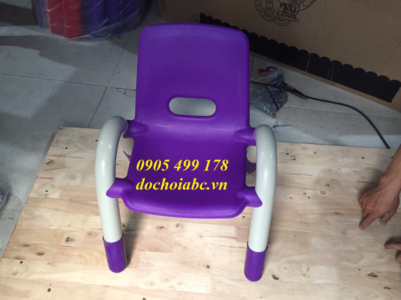 Ghế Có Tay Vịn Nhựa Đúc Mầm Non Nhập Khẩu Chất Lượng Cao Trên Toàn Quốc