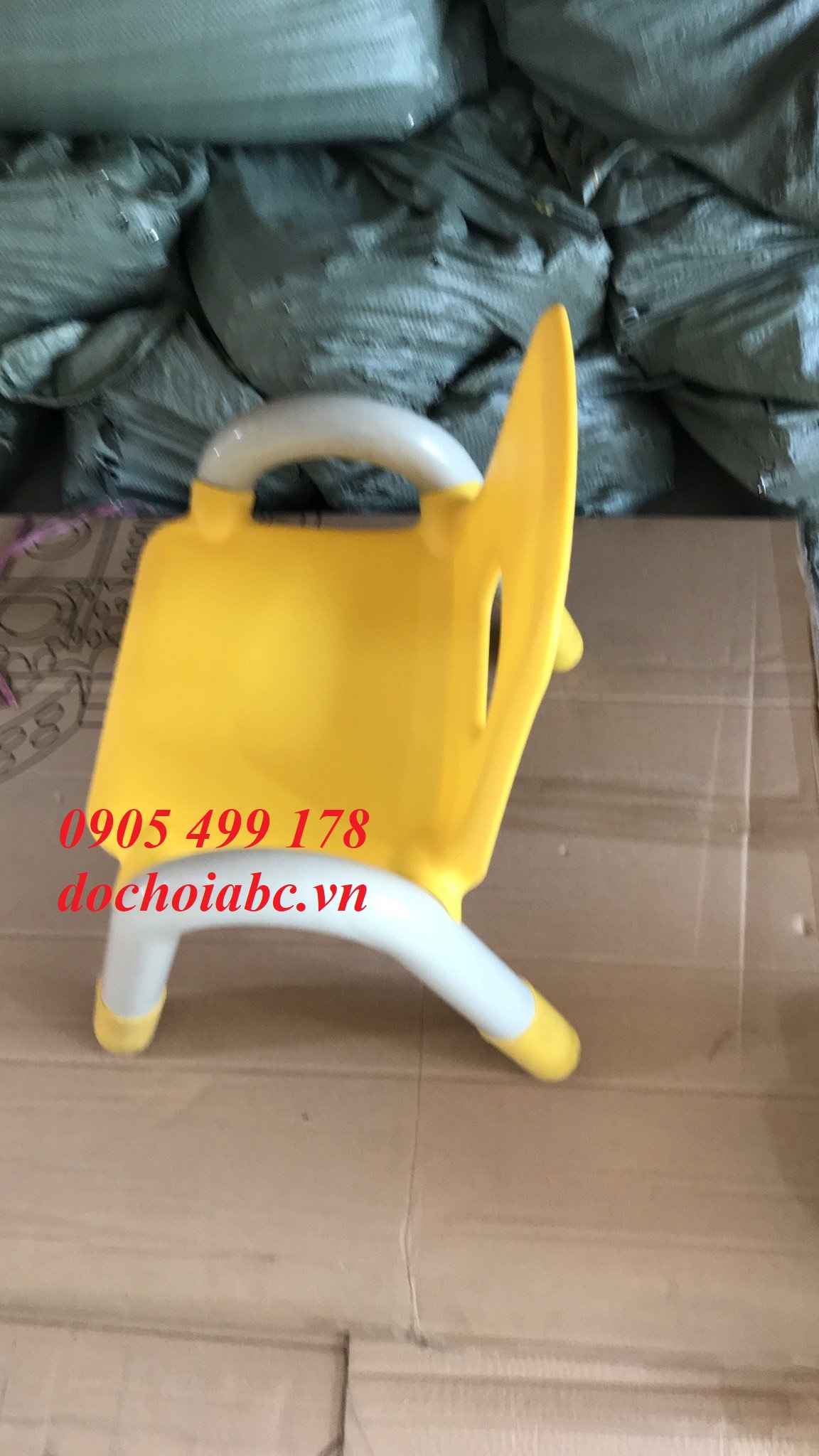 Bán Ghế Nhựa Có Tay Vịn Cho Bé Mầm Non Giá Rẻ