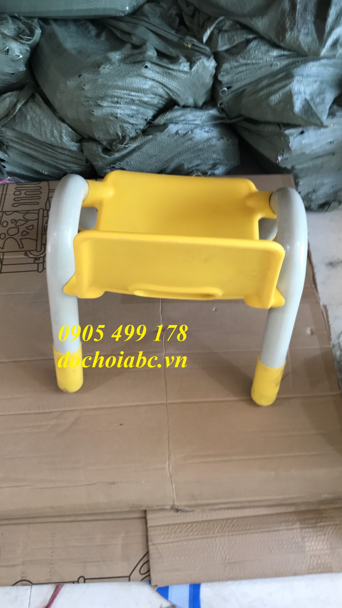 Ghế Nhựa Mầm Non Có Tay Vịn Giá Rẻ Chất Lượng Cao