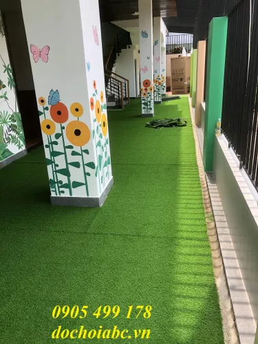 THẢM CỎ NHÂN TẠO LÀM SÂN CHƠI CHO TRƯỜNG MẪU GIÁO