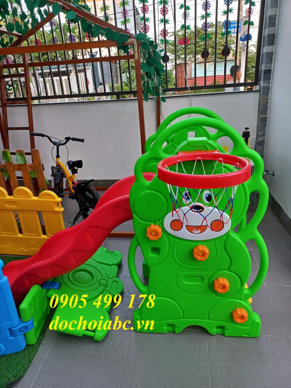 CẦU TRƯỢT BÓNG RỔ CON GẤU CHO BÉ MẦM NON