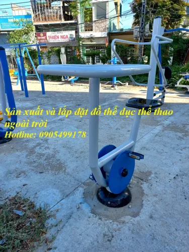 XE ĐẠP TẬP THỂ DỤC NGOÀI TRỜI