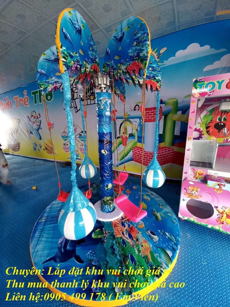 XÍCH ĐU CÂY DỪA TRONG KHU VUI CHƠI TRẺ EM