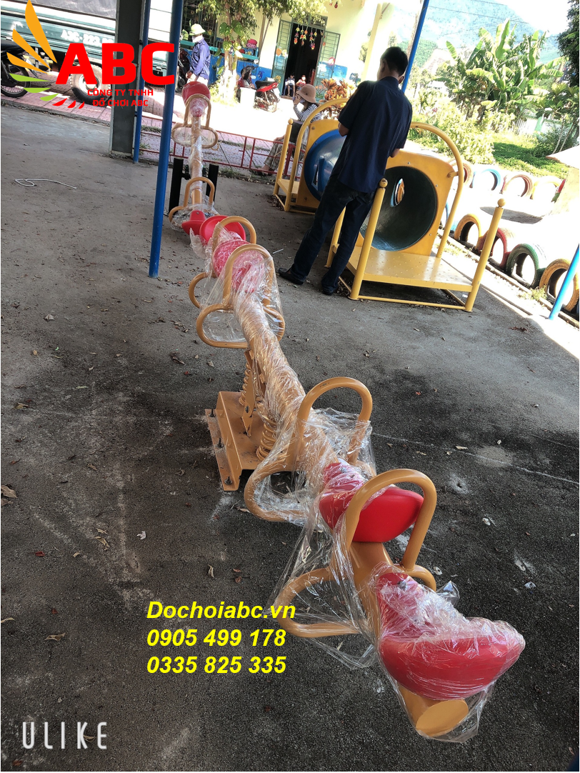 BẬP BÊNH DÀN 4 GHẾ NHỰA ĐÚC NGUYÊN