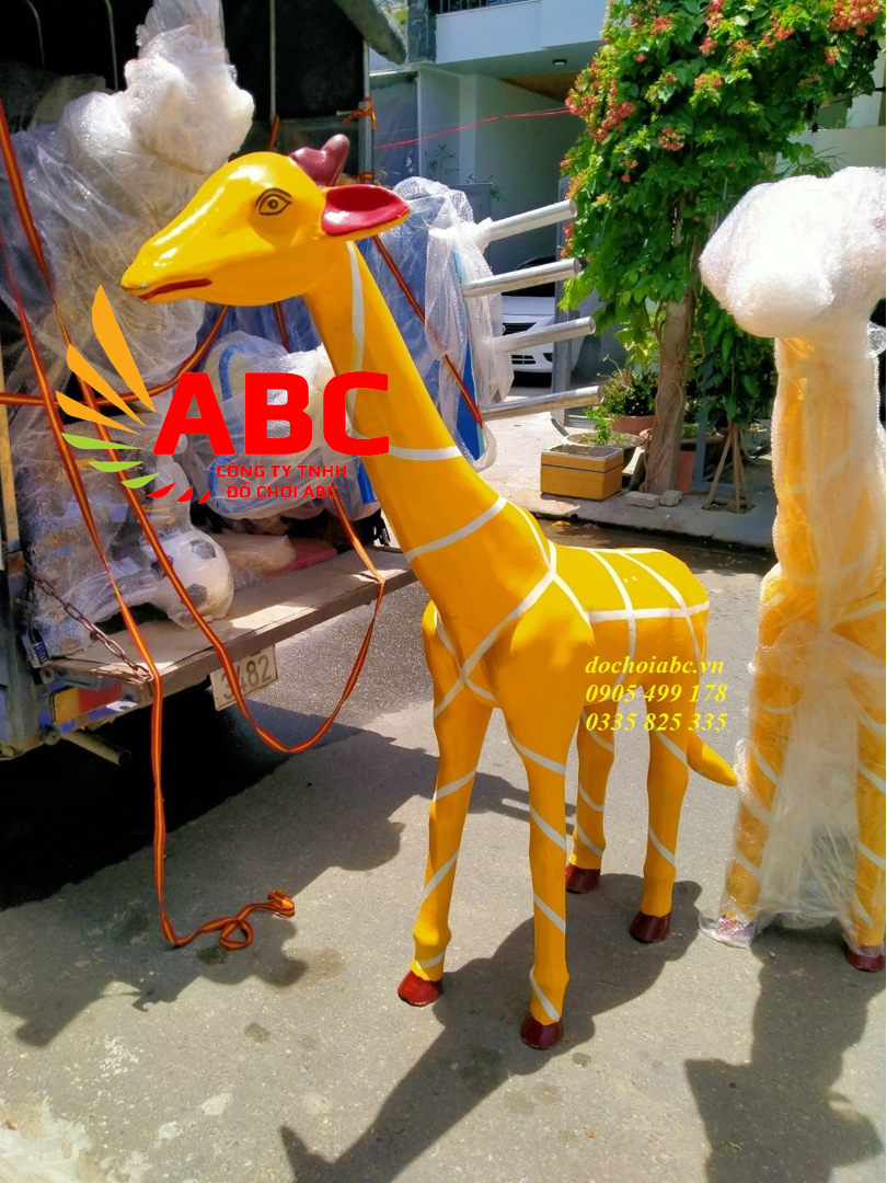 Tượng Hươu Cao cổ đứng