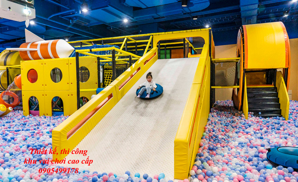 Sân chơi trong nhà dành cho trẻ em gồm những thiết bị gì?