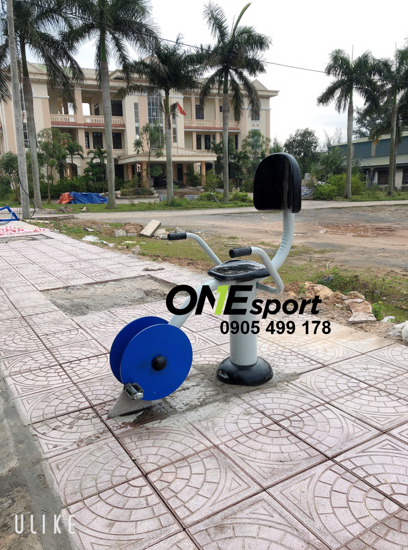 THIẾT BỊ ĐẠP XE CÓ TỰA LƯNG NGOÀI TRỜI
