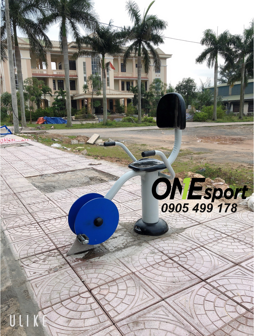 THIẾT BỊ ĐẠP XE CÓ TỰA LƯNG NGOÀI TRỜI