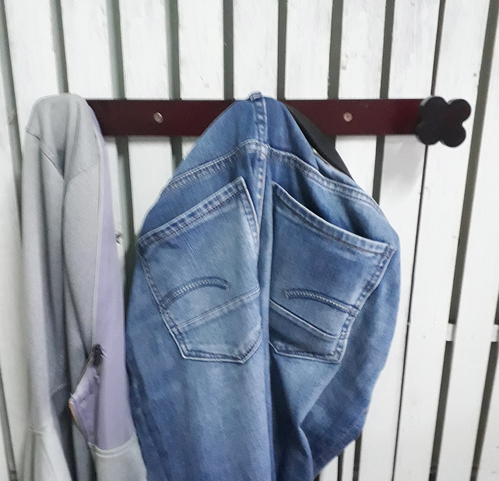 MÓC TREO QUẦN ÁO, NÓN BẢO HIỂM ĐẦU HÌNH BÔNG HOA BẰNG GỖ (NÂU)