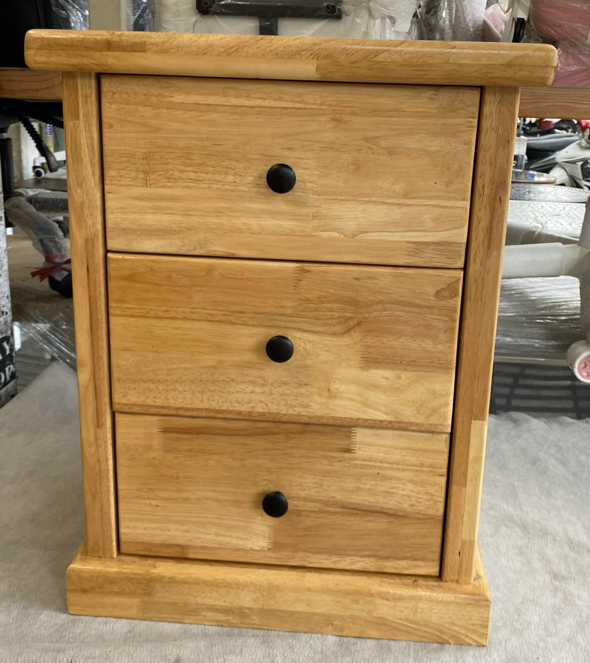 Tủ đầu giường 3 học kéo 47x38x61cm bằng gỗ