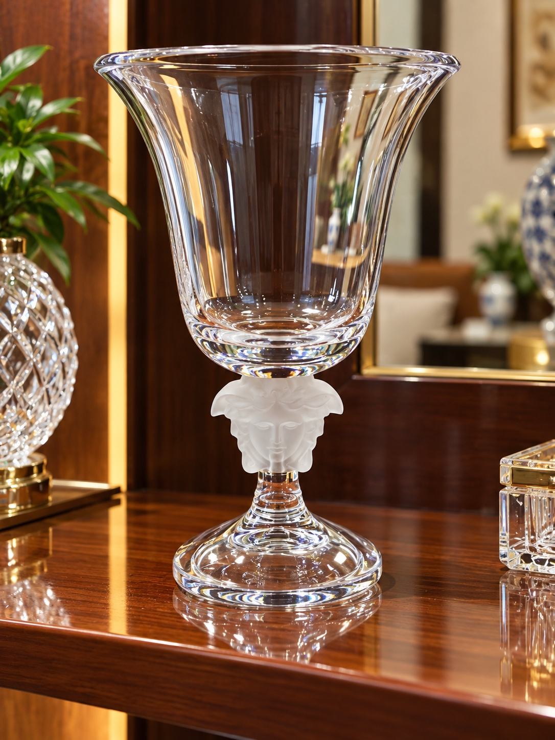 Lọ hoa Versace Medusa Lumiere, H32cm