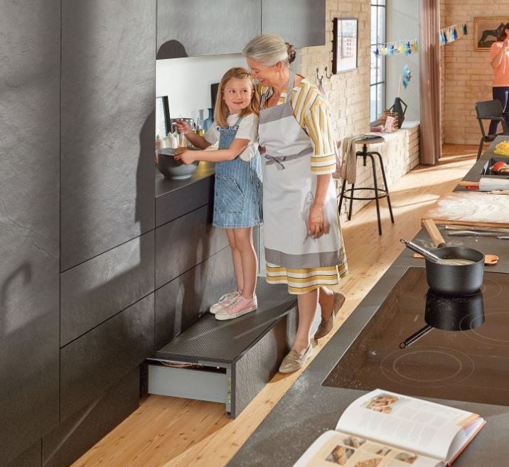 Giải pháp xử lý chân tường BLUM SPACE STEP