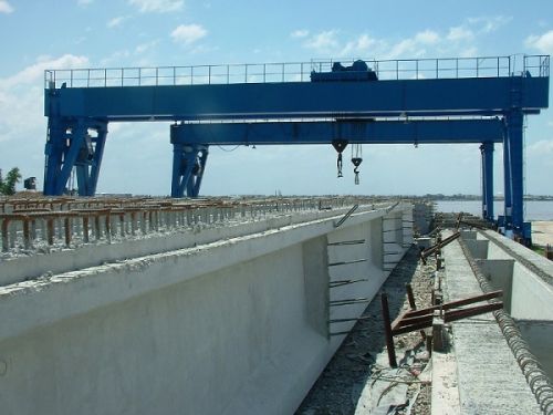 Cầu trục và thiết bị nâng chuyển