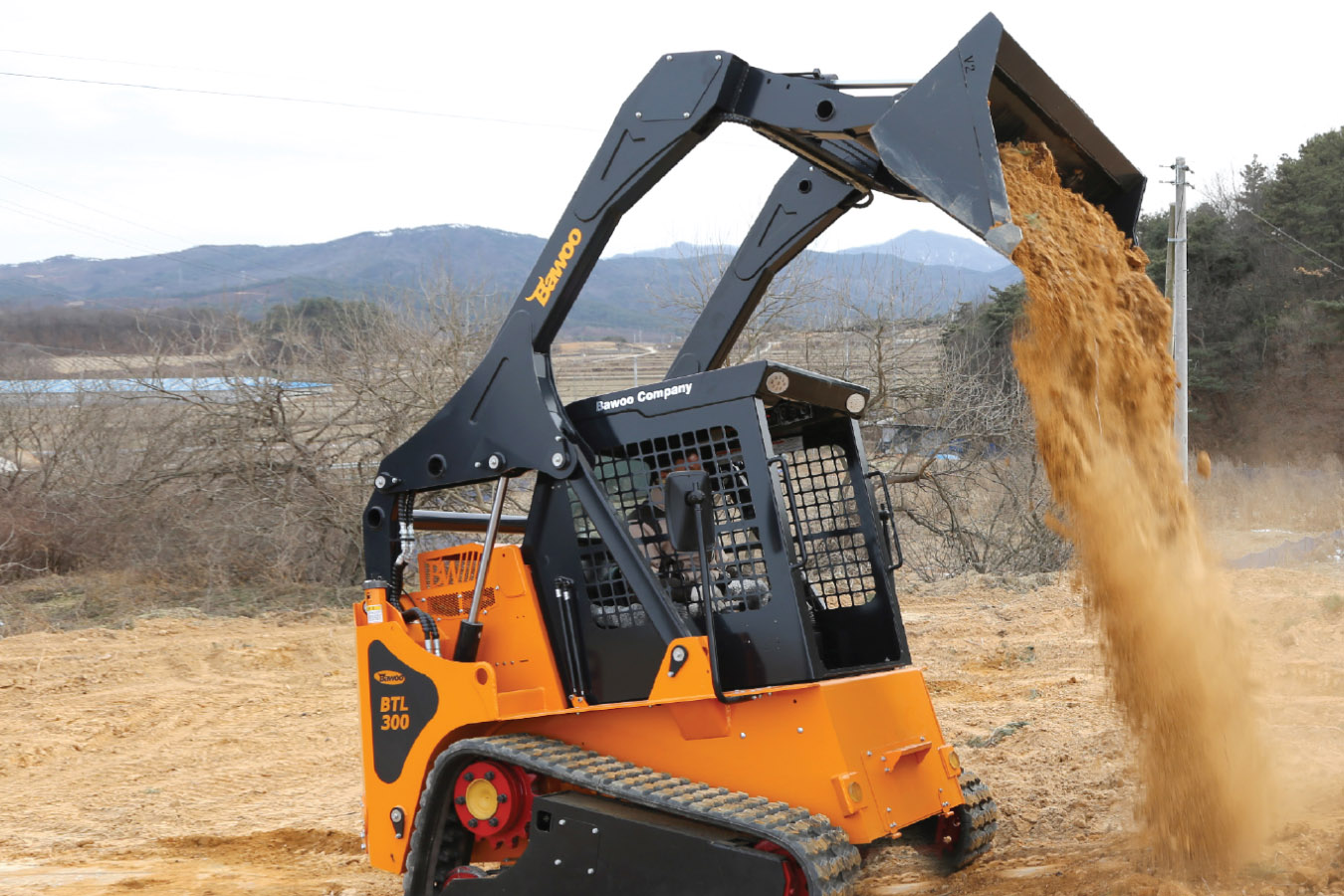 Xe xúc lật mini BTL300