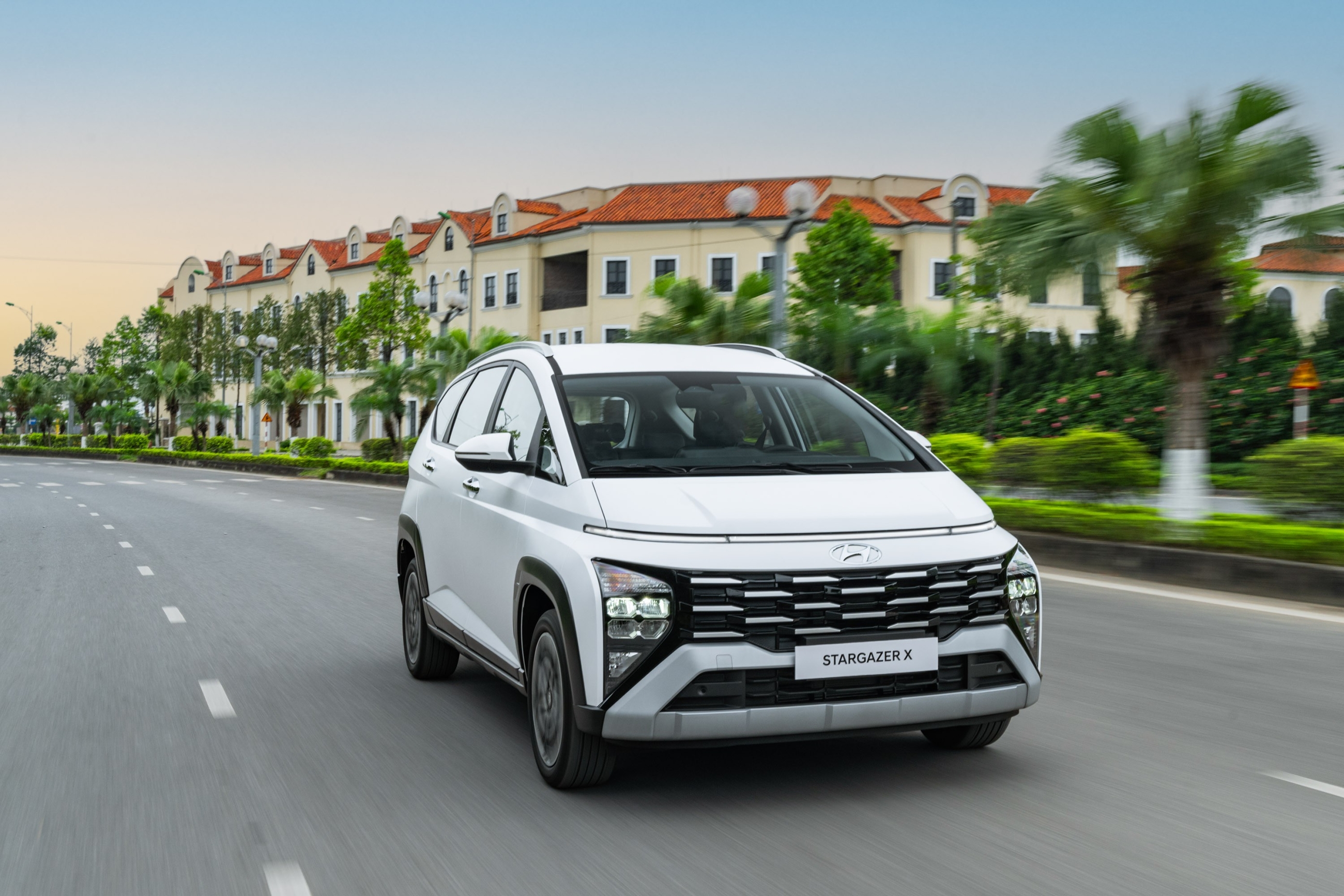STARGAZER X - Chuẩn mực xe đa dụng