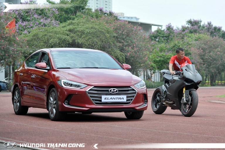 HYUNDAI ELANTRA 2016 xuất hiện trên đường phố Hà Nội