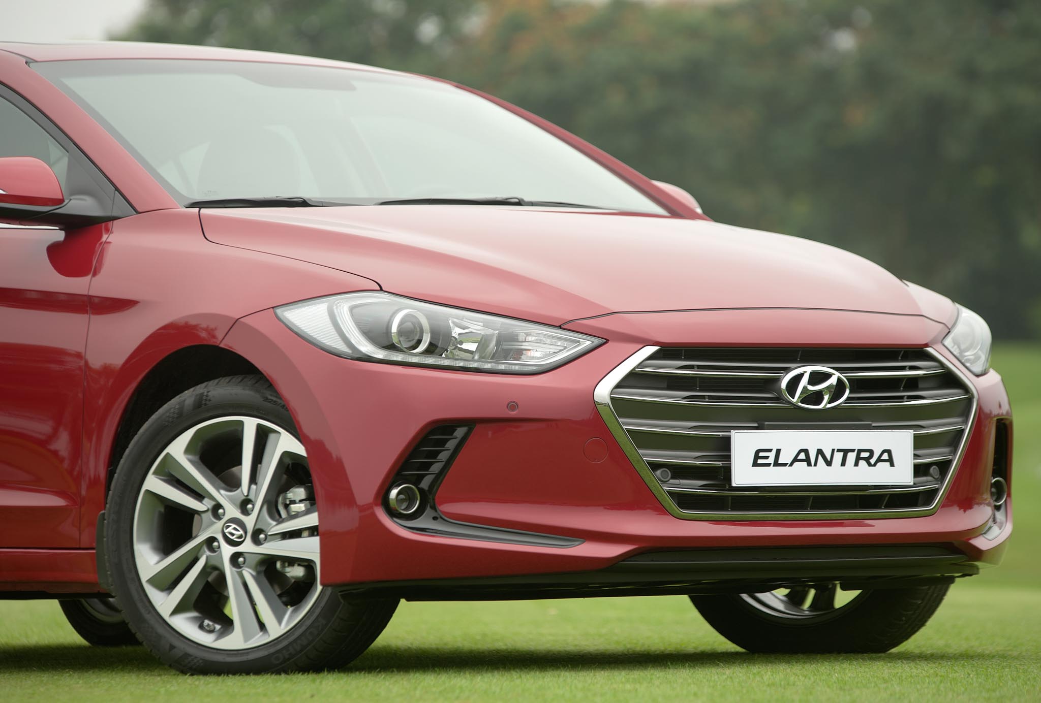 Mua xe Hyundai Elantra 2016, nhận ngay iPhone 6s Plus