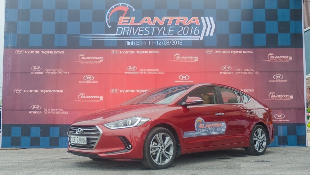 Với thử thách 100km, Hyundai Elantra 2016 sẽ tiêu thụ bao nhiêu lít xăng?