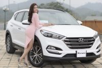 ​Người đẹp xứ Trà với đường cong quyến rũ bên cạnh Hyundai Tucson