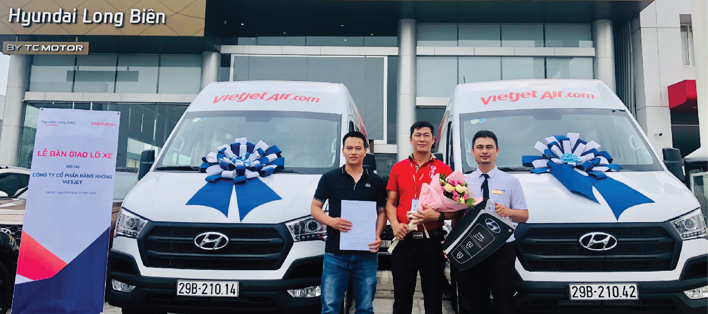 Hyundai Long Biên bàn giao lô xe Hyundai Solati cho Công ty Cổ phần hàng không VietJet (VietJet Air.com)