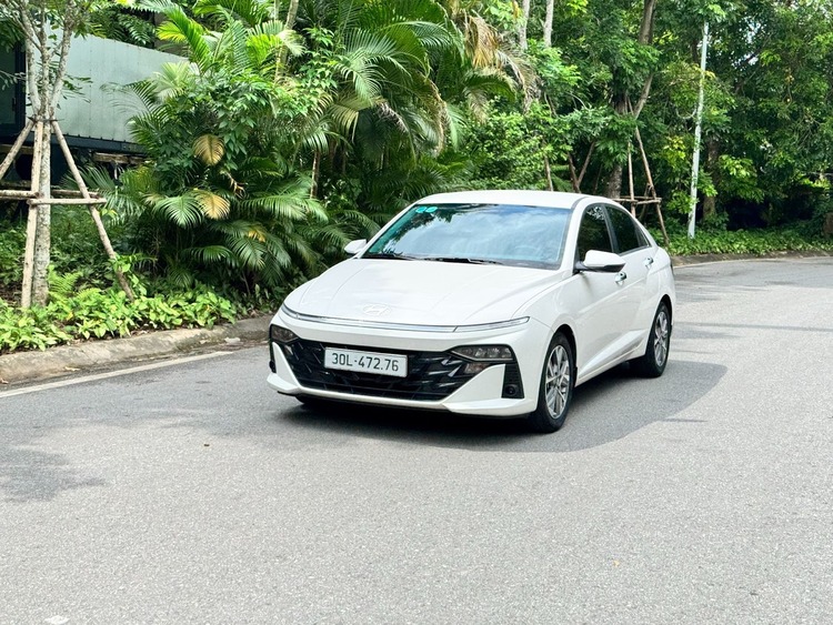 Hyundai Accent và Mazda2 là hai cái tên thường được mang ra so sánh khi đều có mức giá khá êm. Sau cú hích doanh số của Mazda 2, Accent được tiếp thêm lực đẩy doanh số trong tháng 10 với ưu đãi đến 50 triệu đồng, kèm bảo hành