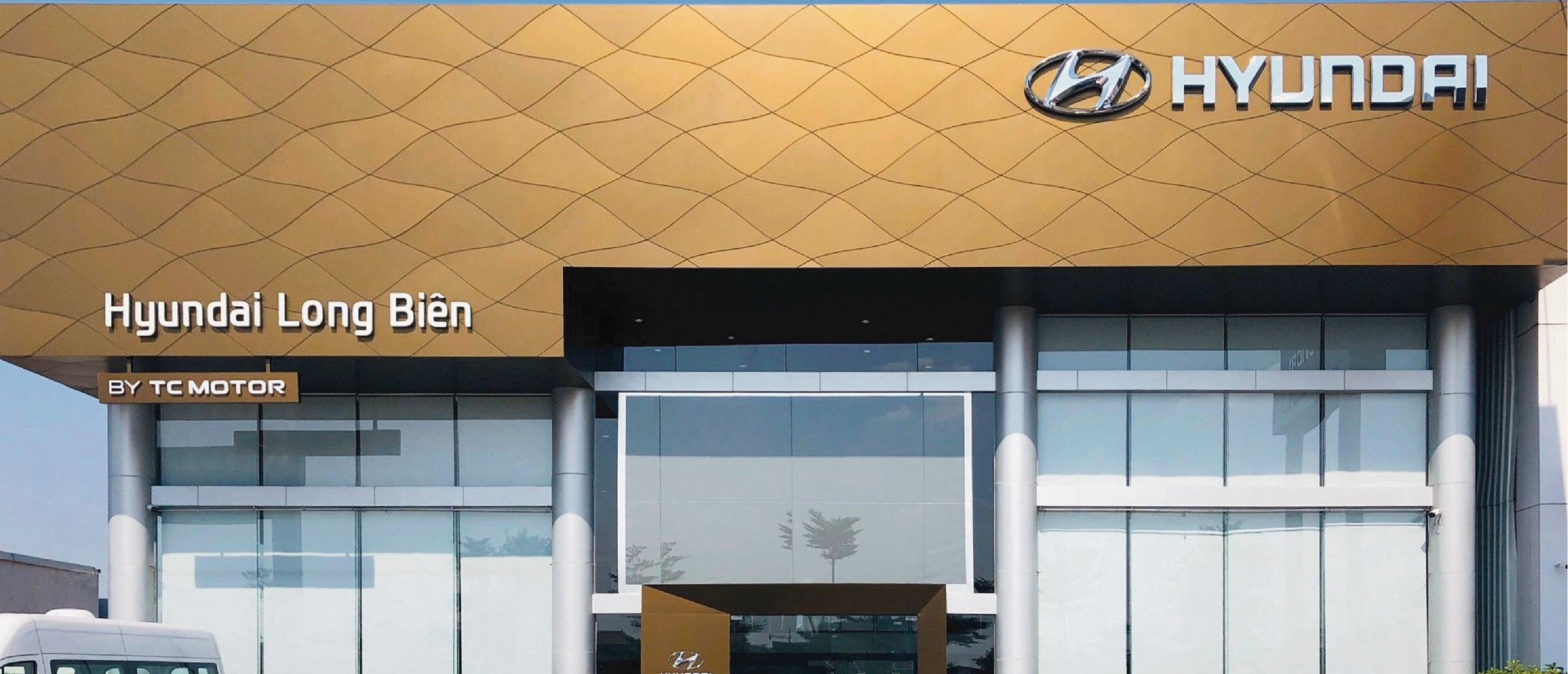 Showroom 3s Hyundai Long Biên - by TC MOTOR - Số 3+5 Nguyễn Văn Linh, Phường Gia Thụy , Quận Long Biên, TP Hà Nội