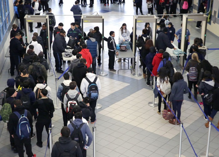 Cổng dò kim loại