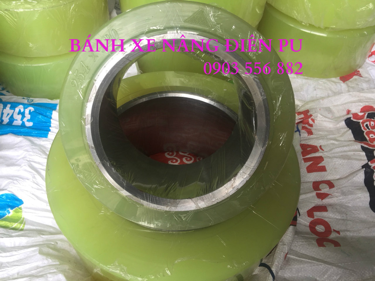 Bánh xe nâng điện PU