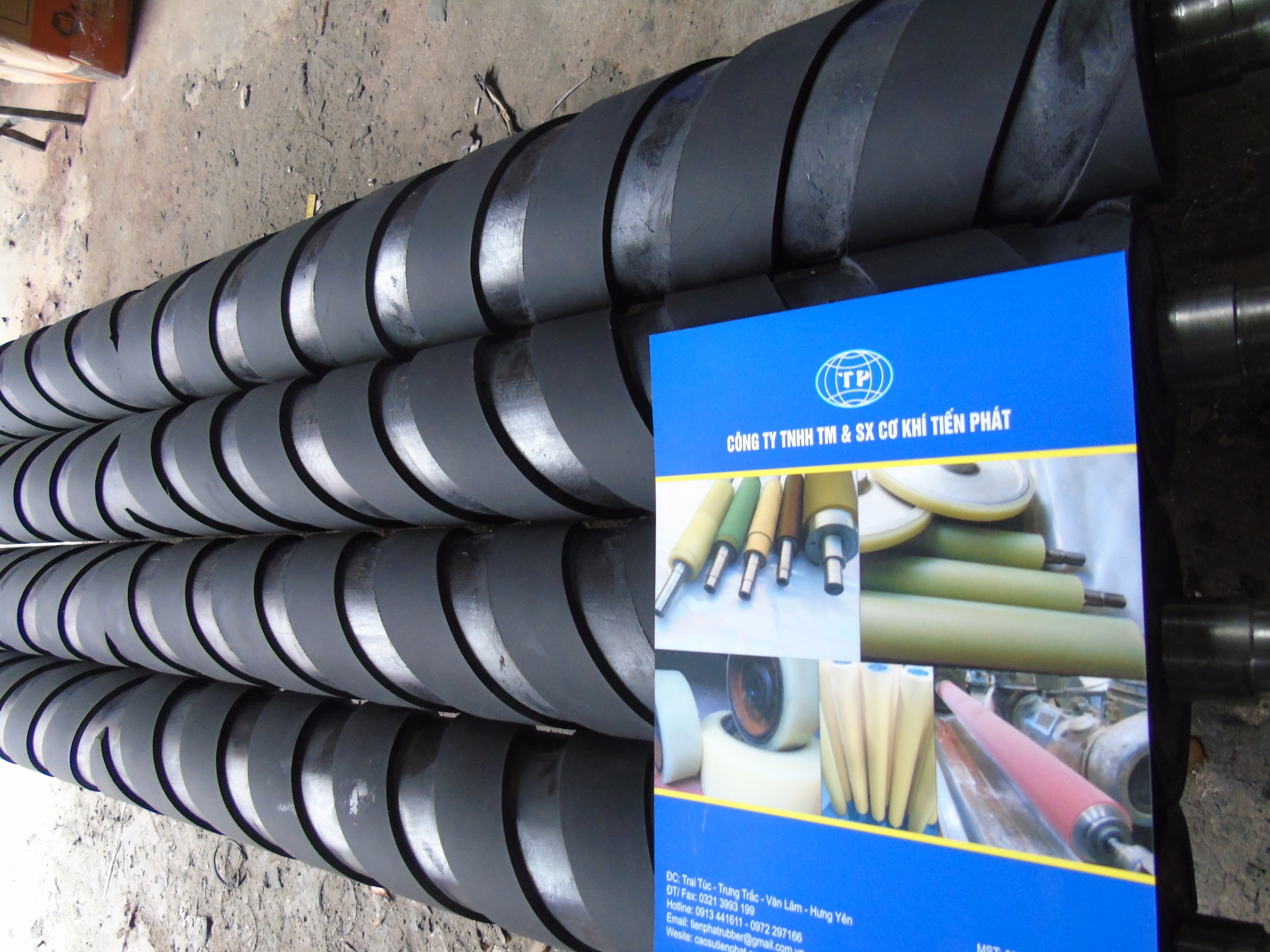 Trục cao su xoắn