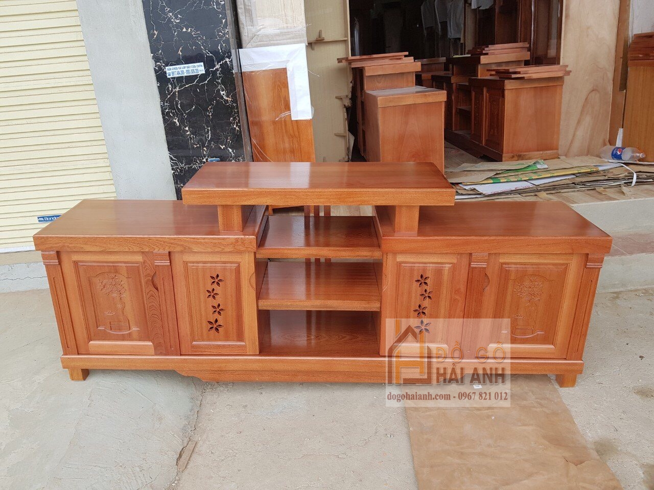 Kệ Tivi Mâm Hoa Gỗ Xoan Đào 1,8m đến 2,2m