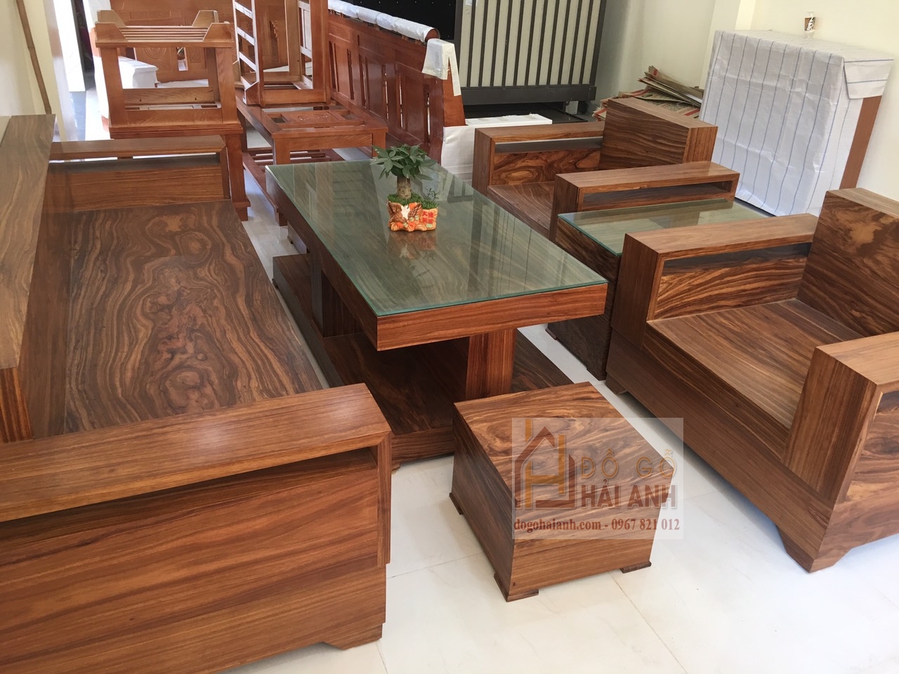 Bàn ghế phòng khách hộp nguyên khối gỗ hương xám