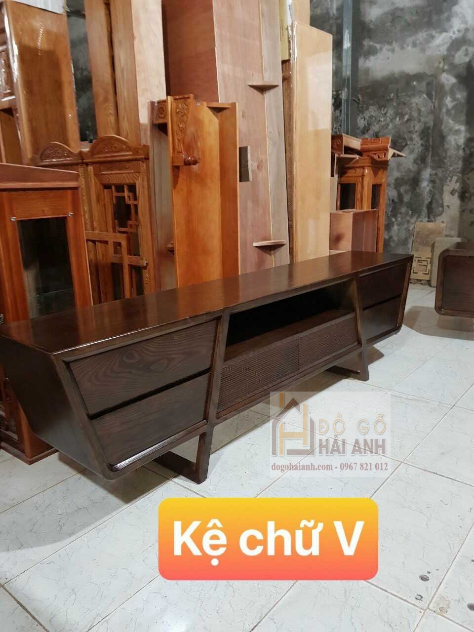 Kệ tivi gỗ Sồi Nga kiểu chữ V