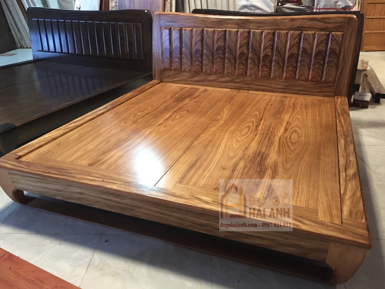 Giường chân cong gỗ hương xám