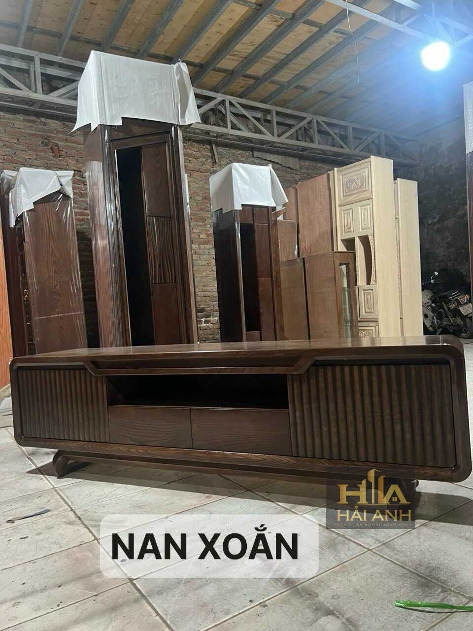 Kệ tivi Nan Xoắn gỗ Sồi Nga