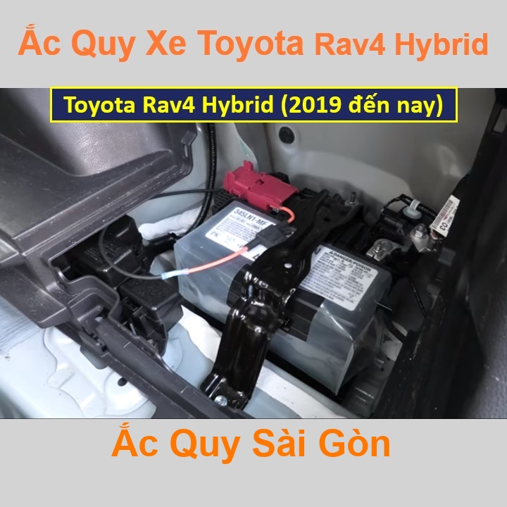 Vị trí bình ắc quy xe Toyota RAV4 Hybrid nằm ở cốp sau, bình nằm dọc bên cốp phải.